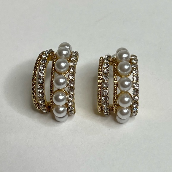 NEW Faux pearl hoop earrings mini gold hoop earrings - Picture 4 of 8